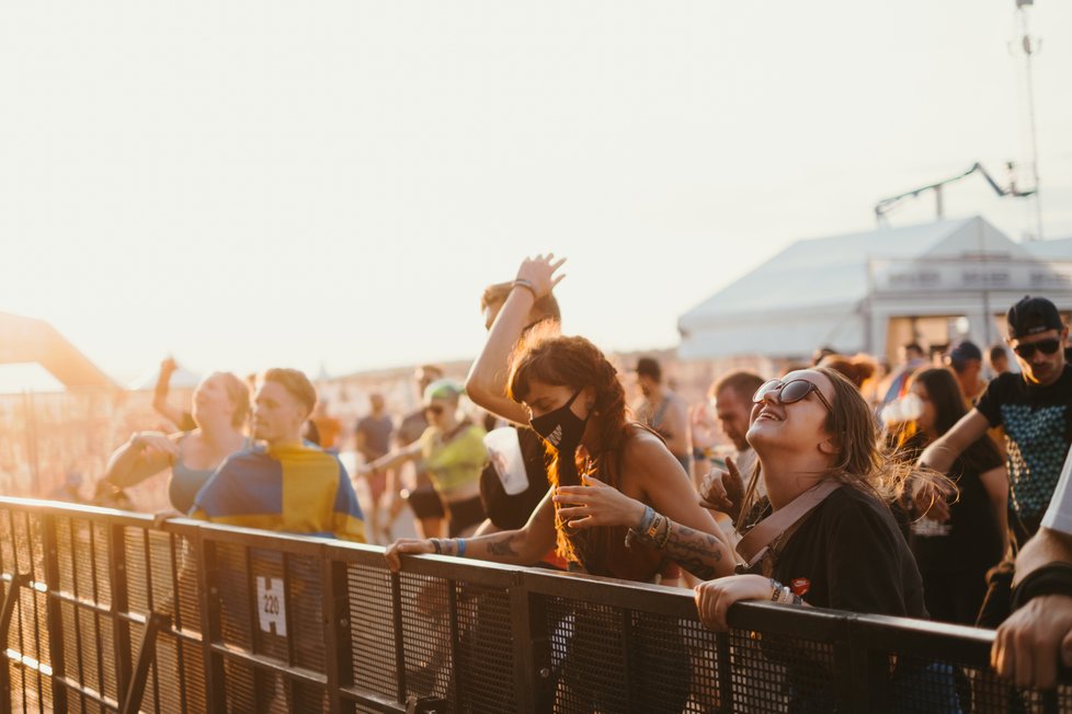 Na festivaly si chodí podle Jiřího Vacka lidé užít dobrou hudbu, pobavit se a někdy si i něco &#34;šlehnout&#34;. (ilustrační foto)