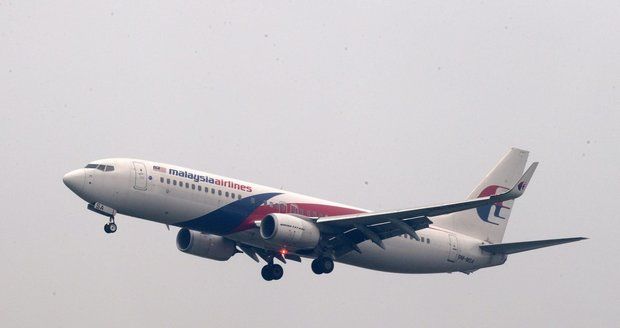 Záhada ztraceného letu MH370: V Mosambiku našli kus letadla, patří pohřešovanému stroji?