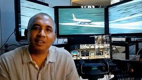 Kapitán letu Zaharie Ahmad Shah trávil týdny před neštěstím na domácím leteckém simulátoru.