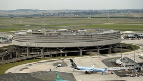 Pařížské letiště Charles de Gaulle, odkud stroj vzlétl