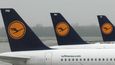 Letadla aerolinek Lufthansa na letišti v Mnichově