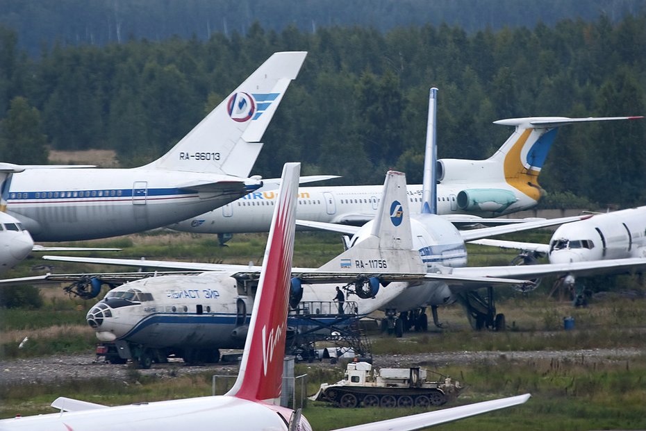 Stará letadla na moskevském letišti Domodedovo