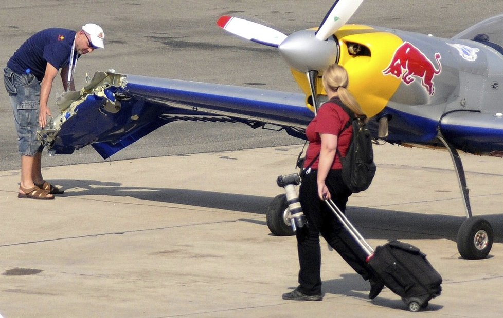 Dvě letadla z českého Red Bull týmu do sebe narazila při nepovedeném triku