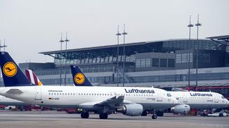 Lufthansa stávku neodvrátila. Praha ruší spoje s Frankfurtem a Kolínem