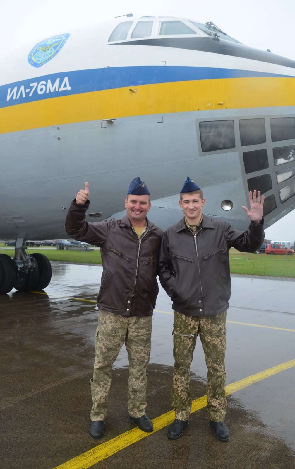 Piloti letounu Iljušin Il-76MD.