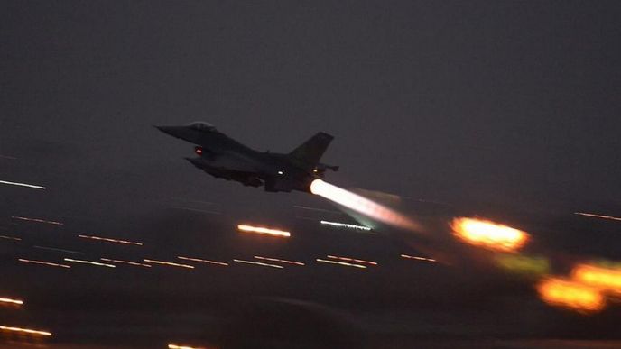 Letadla startují s turecké základny Inçirlik k misím nad Sýrií