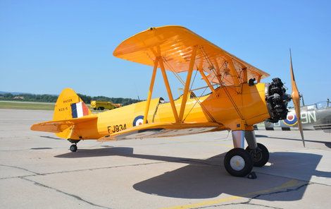 Rarita z roku 1943 Raritou leteckého stvátku byl žlutý dvouplošník Boeing Stearman z roku 1943.