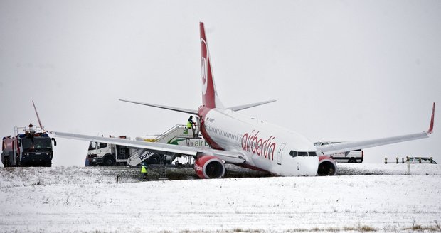 Letadlo společnosti Air Berlin sjelo z runwaye 