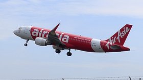 AirAsia Airbus A320-200 se ztratil.
