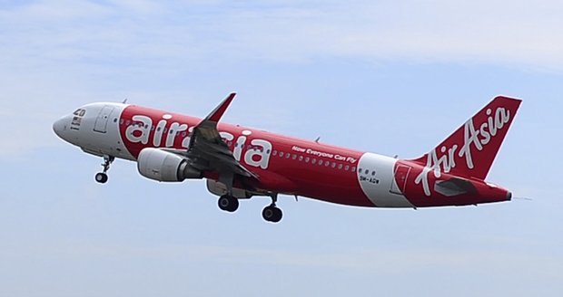 Airbus AirAsia stoupal jako stíhačka. Pak se zastavil motor