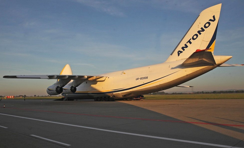 Největší letadlo světa Antonov Ruslan dopravilo německý obrněný transportér  LYNX KF 41. (Mošnov Ostrava, 12.9.2018, Dny NATO)