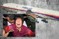 Rozzuřené příbuzné cestujících z pohřešovaného letadla: Jste zrádci a lžete nám!
