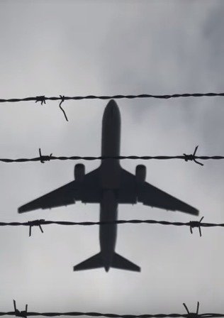 Boeing 767 mířící z Barcelony do Tel Avivu začal za letu hořet