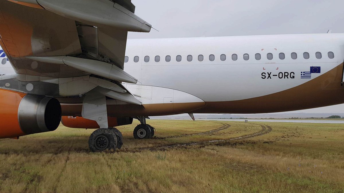 Letadlo z Brna sjelo v Burgasu z ranveje. Cestující: Řecký pilot nebrzdil?  