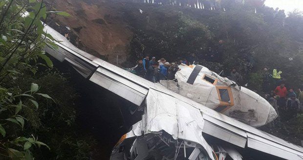 České letadlo havarovalo na nejnebezpečnějším letišti světa u Everestu: Pilot nehodu nepřežil
