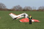Malé sportovní letadlo Cessna 150 se zřítilo kolem 15. hodiny u obce Chrášťovice na Strakonicku. V letadle seděl pouze pilot, který pád letadla nepřežil.