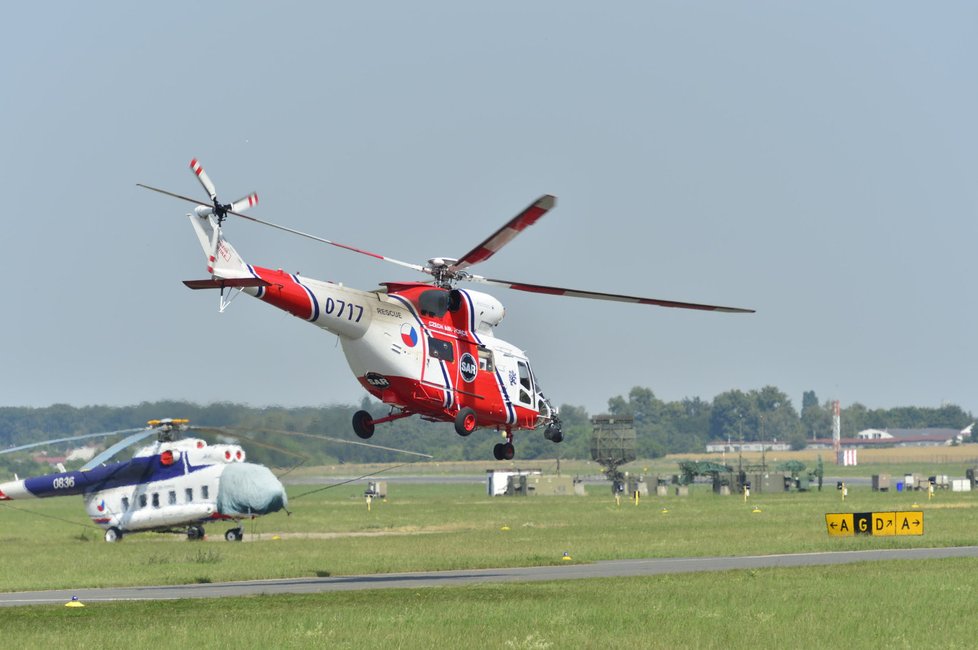 Zraněné dívenky i dospělá žena byly vrtulníkem transportovány do pražských nemocnic
