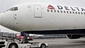 Letadlo Delta Airlines muselo nouzově přistát na pražské Ruzyni