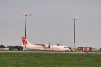 Pasažéři letadla, které nouzově přistálo v Praze: »Nedalo se tam dýchat už při vzletu!«