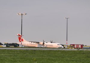 Letadlo ČSA na lince Hamburk se vrátilo krátce po startu na pražské letiště kvůli údajnému kouři na palubě. Požár se nepotvrdil, evakuace nebyla nutná.