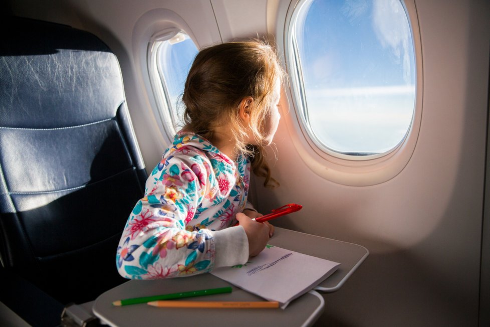 Jak zabavit děti v letadle?
