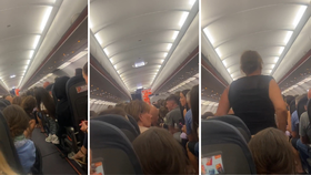 Pohroma na palubě letadla: Cestující se vykálel na podlahu na toaletě!