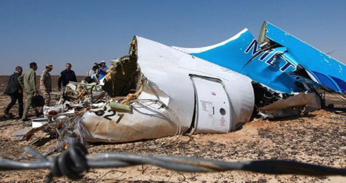 Podle vyšetřovatelů způsobila pád letadla na 90 procent bomba.