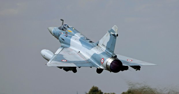 Letoun Mirage 2000D se zřítil ve Francii.