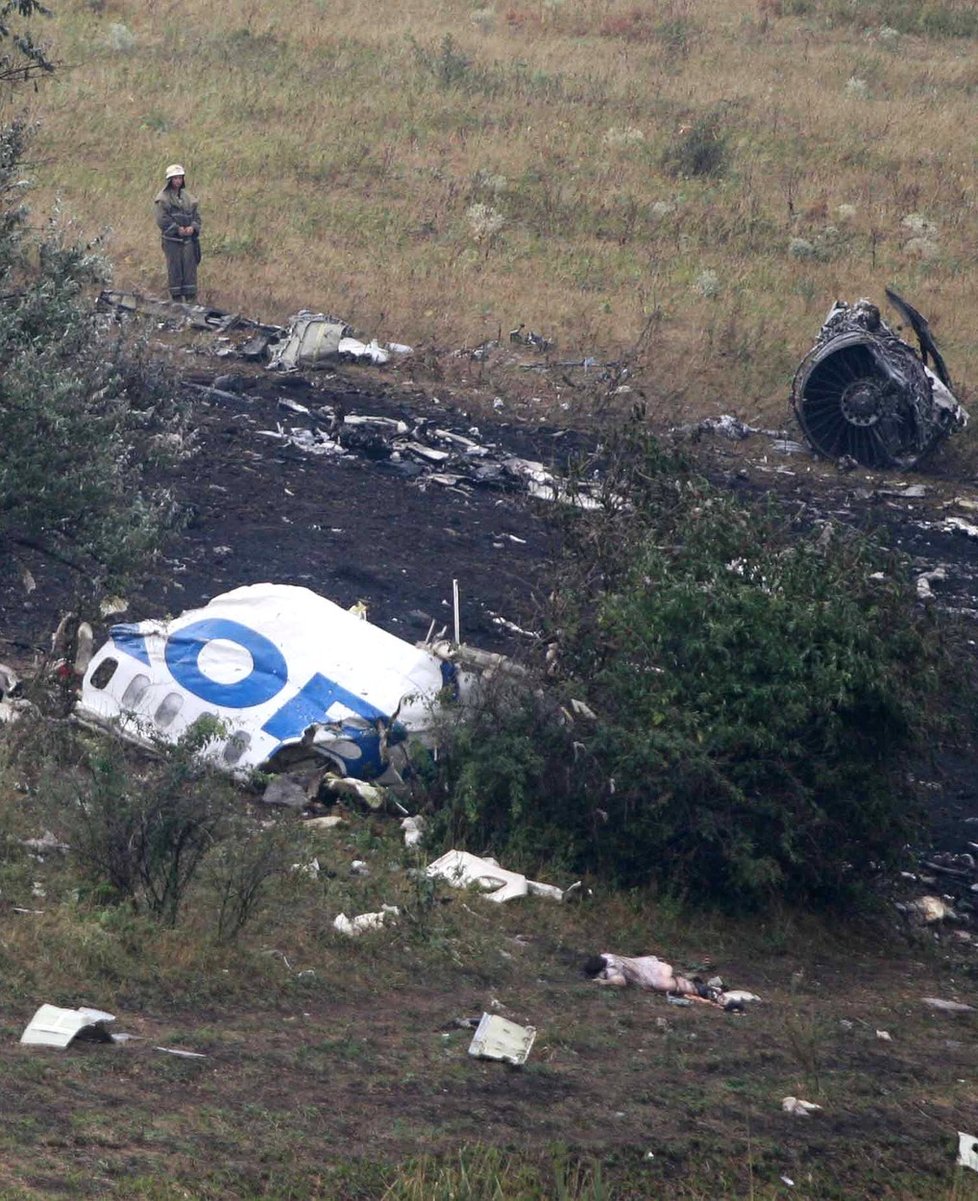 Na východě Ukrajiny, asi 45 kilometrů severně od Doněcku, havarovalo ruské letadlo Tu-154 společnosti Pulkovo se 170 lidmi na palubě.