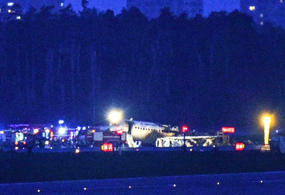 V Rusku jsou poslední dobou požáry časté: na snímku požár letadla v Moskvě, ke kterému došlo před měsícem