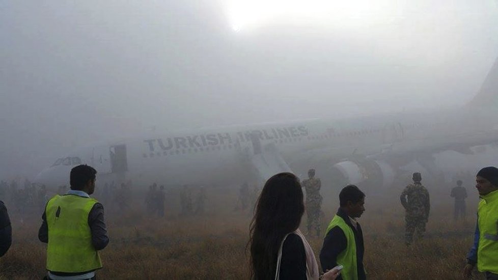 Letadlo vyjelo z dráhy kvůli husté mlze.