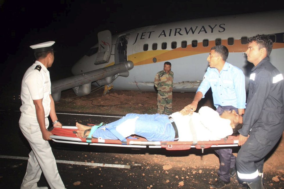 Evakuace zraněného cestujícího