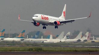 Záchranáři zřejmě lokalizovali část trupu zříceného letadla Lion Air