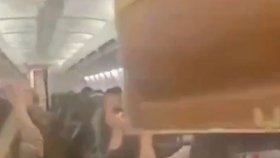 Děsivé záběry z letadla v Íránu