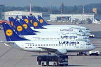 Na letištích uvízlo 100 tisíc lidí: Stávkuje Lufthansa