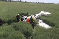 Havárie letadla v Letňanech! Zřítilo se do pole, pilot se zranil