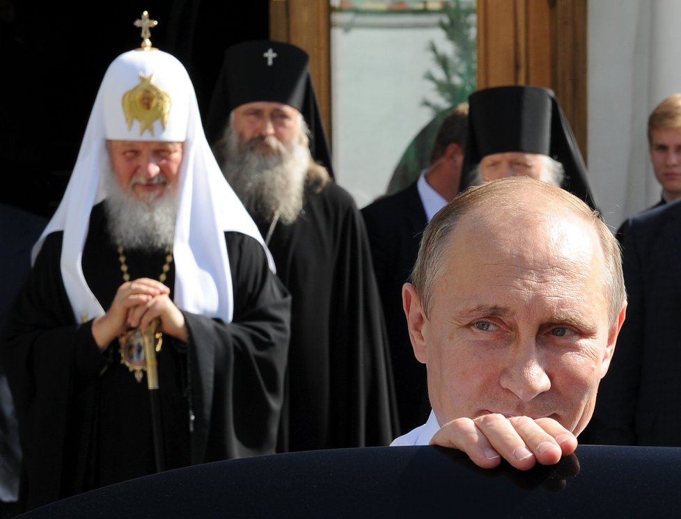 Ruský prezident Putin vyrazil po tragédii letu MH17 do kostela