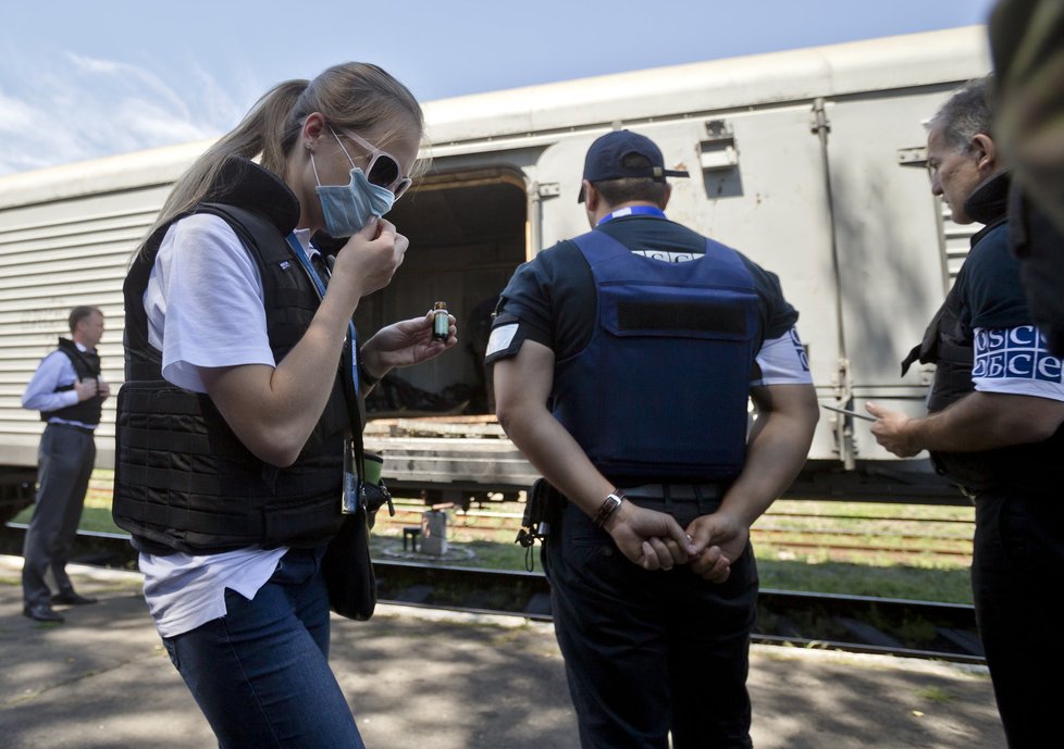 Na převoz ostatků obětí z letu MH17 dohlíželi inspektoři OBSE