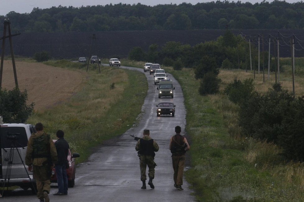 Proruští separatisté dohlíží na příjezd pozorovatelů OBSE do oblasti pádu letadla MH17