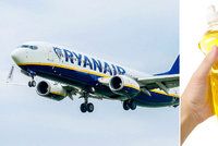 Pasažér RyanAir močil do lahve, protože všechna WC v letadle byla zavřená. Skončil v base