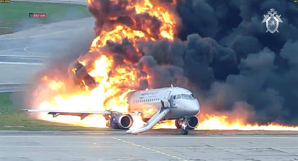 Nové záběry havárie letadla v Moskvě. Při neštěstí zemřelo 41 lidí.