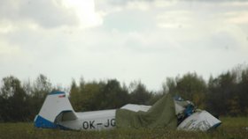 V Braňanech na Mostecku došlo k havárii letadla. Oba piloti zahynuli.