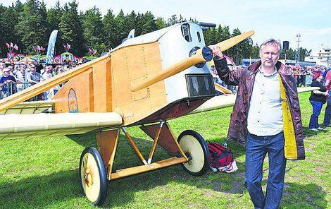 Avia BH-1, 1921 Stroj byl jednomístný, s otevřeným pilotním prostorem. V trupu byl i prostor pro cestujícího, ale kvůli slabému výkonu motoru byl zakryt plechem.