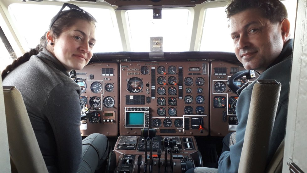 Iva Schottlová (29) a Radek Sovka (45) se kochali pilotní kabinou L 610