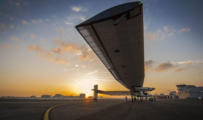letadlo na solární pohon SI2 týmu Solar Impuls, které se pokusí obletět planetu