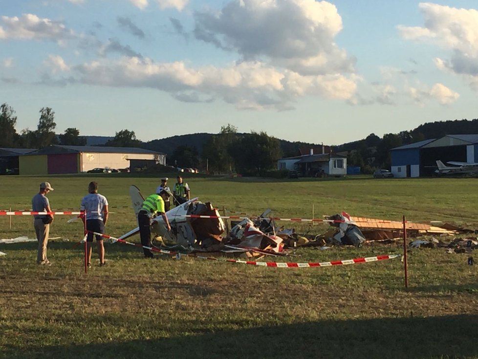 Při leteckém dni na Prachaticku spadlo letadlo, pilot zemřel 