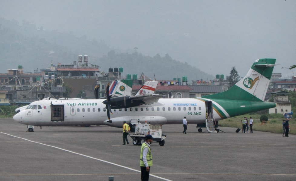 Letadlo Yeti Airlines ATR 72-500, které havarovalo v Nepálu, na starším snímku.