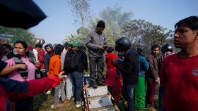 Záchranné práce na místě letecké tragédie v Nepálu (15. 1. 2023)