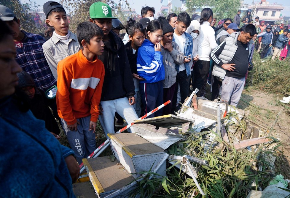 Záchranné práce na místě letecké tragédie v Nepálu (15. 1. 2023)