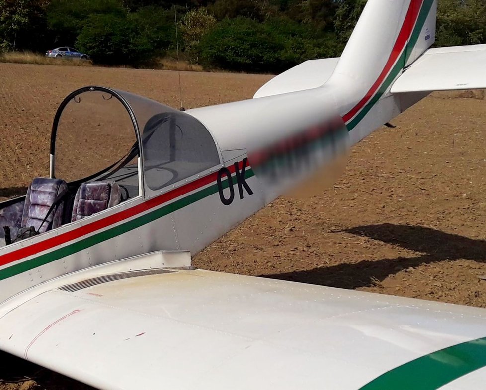 Letadlu upadla za letu vrtule a pilot musel nouzově přistát.